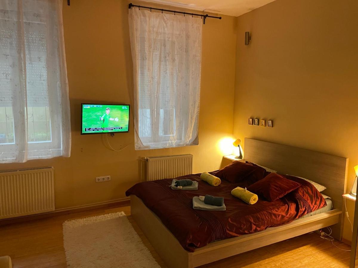 Budapest Clark Apartman ** Apartment ภายนอก รูปภาพ